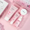 4 pezzi / set Cherry Blossom Sakura Set per la cura della pelle Collagene Crema per gli occhi Siero Detergente per il viso Toner Crema per il viso Trucco di bellezza con confezione regalo