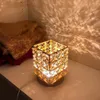 مصابيح طاولة USB قابلة لإعادة شحنها للحانة LED غرفة المعيشة كتاب Light Nordic Style Crystal Lamp Ornament