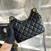 23C Womens Designer Croissant Hobo Borse Borsa in pelle di cera d'olio Borsa nera con ciondolo a moneta Hardware in metallo dorato Borse a tracolla con catena Matelasse 19CM / 23CM