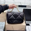 Dames 19 -serie lambskin klassieke klep gewatteerde zakken zwarte echt lederen schapenvacht zacht lederen verouderde zilvergouden ketting handtjes crossbody schouderhandtassen 26 cm