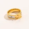 18k Gold Plated Wedding Ring Luxury Brand Designers Letter Circle Fashion Women Love rostfritt stål Diamond Ring Party Jewellery 9111308