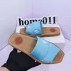 pantoufle sandaler Bomullstyg Tofflor Beach Flip Flops sulor high fashion strand platt berömd designer kvinnor Benvit vit trasa brun svart blå rosa