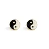 Pendientes pequeños de Tai Chi en blanco y negro para hombre, aretes Punk de moda, joyería, accesorios para las orejas