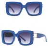 トレンディなデザイナーサマーサングラスグラディエントサングラスサングラスメタルレターサングラスストリートシューティング凹面形状メガネ
