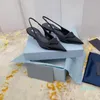 2022 Kleidungsschuhe gebürstete Lackleder-Slingback Pumps Sommer scheinbar gedruckter Flip Flip Flops Klassische Schuhe 35-40