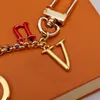 Stilvoller, farbenfroher Luxus-Designer-Schlüsselanhänger mit Buchstaben-Anhänger, goldene Schlüsselschnalle, abnehmbare Schlüsselanhänger für Herren- und Damenschlüssel 1775675246