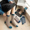 Chaussettes de femmes automne / hiver décontracté féminin en réseau bleu rétro de tube intermédiaire tendance japonaise pile 5pcs / lot