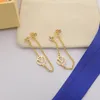 Projektant Tassel Letters w zawieszanie kolczyków Study Luksusowe złoto V Studs Charm Kolczyki Women Men Wedding Party 3 Kolor Jewelry Valentine 9440724
