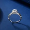 Anneaux de mariage Américain Importé Moissanite D Couleur Argent Plaqué Platine Classique Micro-ensemble Carré Zircon Femelle Bague