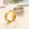 Lyx smycken Designer Ringar Kvinnor Kärlek Berlocker Bröllop Tillbehör 18K guldpläterad rostfritt stål Ring Fin Finger Ring ZG1938