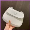 New Fashion Women Женщины на плечах дизайнерские сумочки маленькая тотация Lady Totes на открытом воздухе багьют подмышечные сумки глянцевая перламусная талия171G