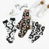 Skarpetki dla kobiet małe pończochy kwiatowe 2022 Czarno -biała środkowa rurka trzy kolor bawełniany hosiery retro stos