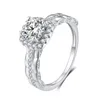 Anneaux de mariage Américain Importé Moissanite D Couleur Argent Plaqué Platine Classique Micro-ensemble Carré Zircon Femelle Bague