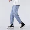 Jeans masculinos Rasgou o jeans de jeans do estilo coreano da moda, de cor lisa de cor lisa de cor direta, calça de nove pontos