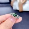 Кластерные кольца потрескивают зеленое кольцо мойссанита для женщин -ювелирных украшений 925 Серебряное серебряное годы.