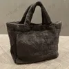 CC Brand Totes 22F/W Французские шерстяные меховые сумки для женщин Классическая стеганая пушистая ручка серебряная серебряная сумочка дизайнеры сумочек Lady Lady Luxuries.