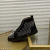 Top mens chaussures cloutées élégantes fabriquées à la main en cuir véritable designer style rock paire unisexe semelles rouges chaussures de luxe mode femmes chaussures décontractées incrustées de diamants 00029