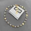 Colar de flor chique feminino jóias de jóias colar de corrente dourada para letras de luxo para mulheres Jóias com colares de pérolas Party 3770