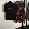 Camisetas bordadas de letra tãs Vestir duas peças de duas peças estampas florais da cintura alta Saias plissadas Fashion Sets casuais