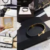 20Style Premium Brand Jewelry Bangle Classic Charm Design Round Round装飾カップルラウンドブレスレット高級デザイナー