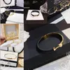 20style Women Designer Bracciale in oro per donna Lettera Gioielli in pelle Acciaio inossidabile placcato 18 carati Regali di nozze Accessori moda Regalo