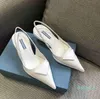 2022 nuevo diseñador de moda Tacones altos Sandalias triangulares Zapatos de punta estrecha Bombas Zapatos de vestir Tacón de gato Mujeres Asuntos comerciales Zapatillas al aire libre Zapato de goma de verano