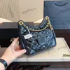 23C damskie woskowane skórzane torby Hobo Croissant Sac De Corne torebka z zawieszką na monety złoty metalowy sprzęt Matelasse łańcuszek Crossbody na ramię torebki od projektantów 20 cm/24 cm