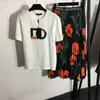 Broderade bokstav T-shirts T-shirts Klänning Tvådelad dam blommönster hög midja Plisserade kjolar Mode Casual set