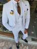 Męskie garnitury Summer White for Men Dressedos Tuxedos szeroko Lapel 3 -częściowy formalny blazer impreza wieczór złoty guzika