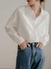 Kvinnors blusar Autumn Winter Loose Corduroy Button Down Shirt Kvinnor Vintage Lapel Lång ärm Vit Business Blouse Woman Offic Work Top