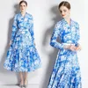 Kvinnors boutique tryckt kl￤nning V-ringning l￥ng￤rmad kl￤nning 2023 Spring Autumn Big Swing Dress High-End Temperament Lady Ruffle Dresses