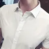 Chemises décontractées pour hommes Chemise blanche Chemise à manches courtes pour hommes Costume d'affaires Version coréenne Slim Jeune 2022 Repassage d'été Professionnel Couleur unie