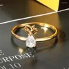クラスターリングファッションクリスタルリングセットパイナップルステンレススチールリーフ大きな宝石を追加完璧なジュエリーエレガントロマンチックな贈り物