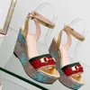 Designer Keilsandalen Plateausandalen Schuhe High Heels mit Blumen Tigergrün Streifen Hochzeitskleid Schuh mit Box NO379