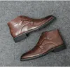 Botas de fivela dupla botas marrons quadrados de dedo do dedo do dedo do dedo do p￩ para homens com botas curtas Zapatos para moto hombre