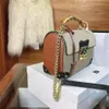 Hangslot kleine bamboe schoudertas dames designer handtas met schuine bamboe handgreep ketting beige super canvas lederen cross body270y