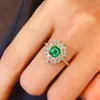 Bagues de cluster Anillos Yuzuk Mode Argent Pour Femmes Vert Simulé Pierre Émeraude Bandes De Mariage Bijoux Bague Cadeau En Gros