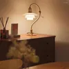 Lâmpadas de mesa Nordic Simple Designer Creative Desk Lights para sala de estar Decoração do quarto Lâmpada de cabeceira Estudo de luminárias LED luminárias