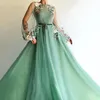 Feestjurken Hoge nek met gezwollen lange mouwen groene prom jurk multi -kleuren applique kanten avondriem vestido de noiva simples