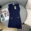 Sıradan Elbiseler Tasarımcı 2022 Erken Sonbahar Yeni Moda Çağı Yuvarlak Boyun Altın İpek İplik Ekleme Mahkeme Tarzı Solsuz Örgü Elbise G0JE