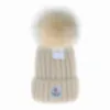 2024 Monclair Beanie Cap Mens Designer Cappelli a secchiello Nuove donne di moda Ladies Warm Winter Beanie Grande pelliccia sintetica Pom Poms Bobble Hat Outdoor A11