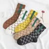 Dise￱ador para hombres calcetines para mujer cinco pares de lujo deportes de invierno de invierno bordado de calcetines impresos bordado de algod￳n con caja aaaaa