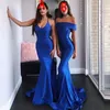 2023 Sexy Arabe Bleu Royal Longues Robes De Demoiselle D'honneur Pour Les Mariages Hors Épaule Halter Sirène Partie Balayage Train Maid Honor Robes Élastique Satin Dos Nu