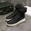 Designer Fog Boots Men Winterschoenen vrezen God Men Basketbal Schoen Sport Sneakers Zwart Wit Militaire High Street Boot Size 39-46