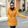 Femmes Trench Coats 2022 Neige Porter Long Parkas Veste D'hiver Femmes Fourrure À Capuche Vêtements Femme Doublure Épais Manteau