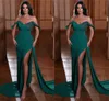 セクシーな濃い緑色の人魚のウエディングドレスは女性のために長いプラスサイズのサテンオフショルダーハイサイドスプリットバックレスプリーツドレープフォーマルなイブニングパーティーウェアガウンカスタムメイド
