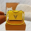 Designer Handbag Femmes Luxurys Designers Sacs à bandoulières Twist Tweet Womens Handbags Hands Purse Portefeuille Totes crossbody