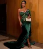 2023 Koyu Yeşil Denizkızı Prom Elbiseler Seksi Bir Omuz Kadife Akşam Elbise Boncuklu Kristaller Bölünmüş Yan Pageant Elbiseler Özel Yapım GB1221