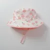 Hats Sun Hat Girl Baby Summer Beach Cap Ochrona UV Owoc Peach z sznurkiem oddychającym wakacyjnym akcesorium na zewnątrz dla dzieci