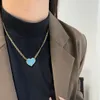 20 Estilo Collar colgante de lujo Hombres Mujeres Triángulo Invertido P Carta Cadena de Oro Joyería Personalidad Cadenas de clavículas